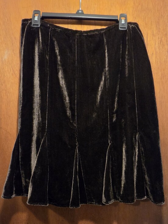 Jones Wear Dresses & Skirts - Jones Wear Brown Velvet Flounce Skirt Sz12